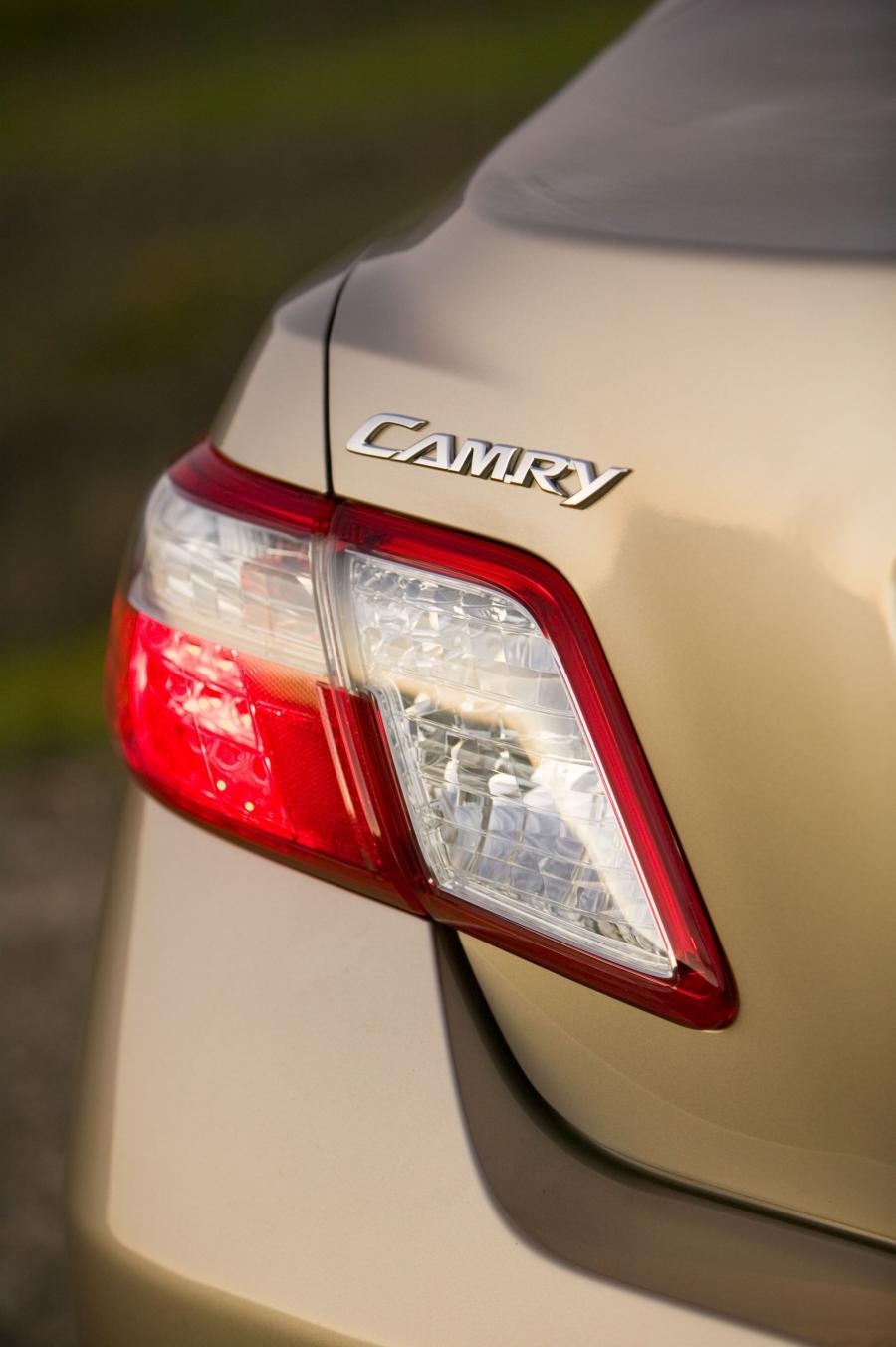 Детали экстерьера Toyota Camry Hybrid 2006 года  (NA) (фото 38 из 62)